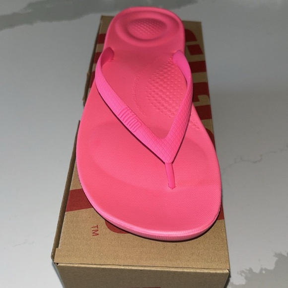 NWT Fitflop IQushion Flip Flops MSRP $38 Pop Pink - Picture 8 of 12